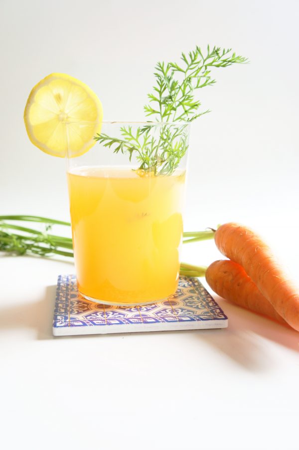 acqua aromatizzata alle carote e zenzero